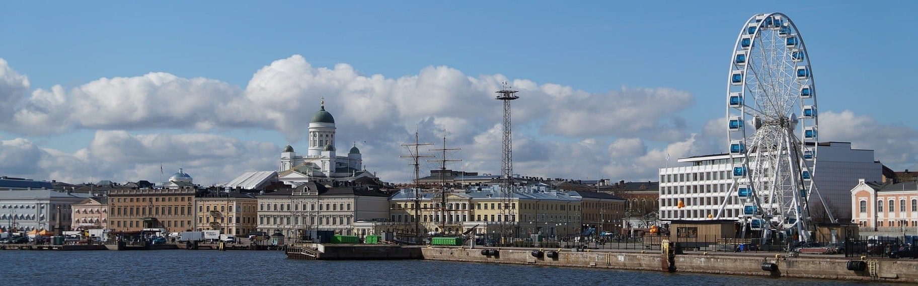 赫尔辛基，芬兰视线穿过水面
